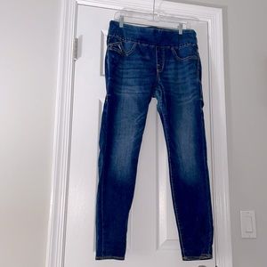 Dark wash jeggings with back pockets
